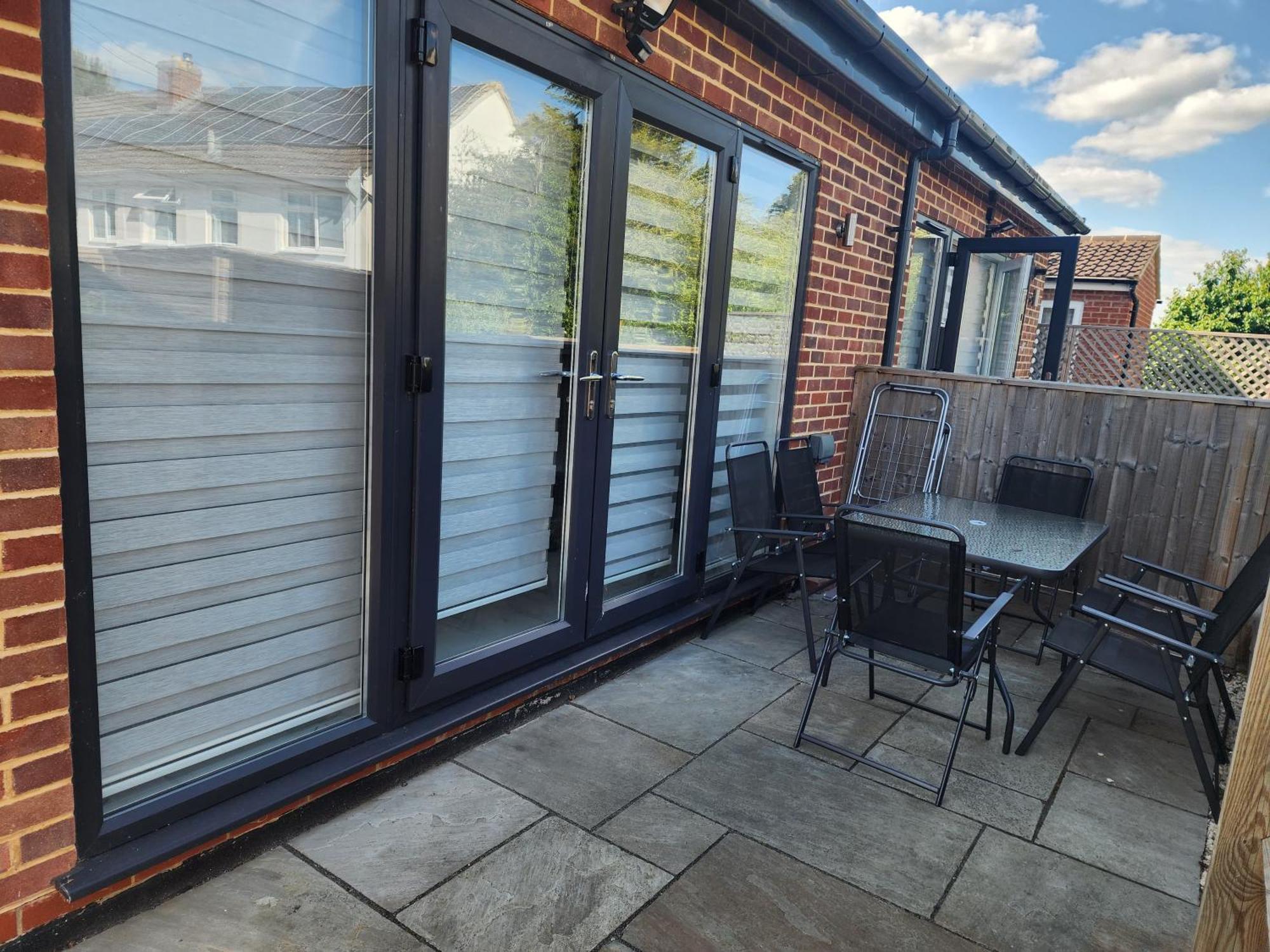 Paradigm House, Luxury 2-Bedroom Apartment 3, Free Parking, Oxford Exterior photo